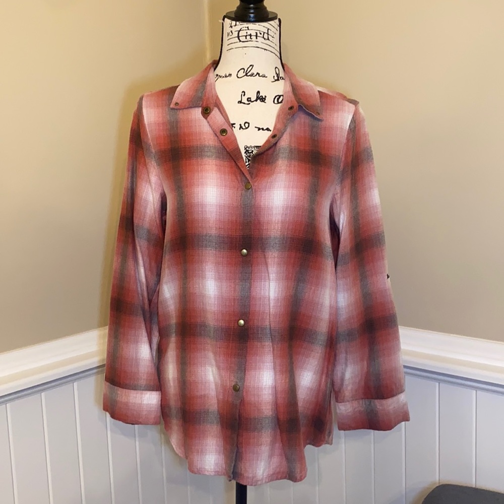 Simply Noelle Women’s light red plaid button down top